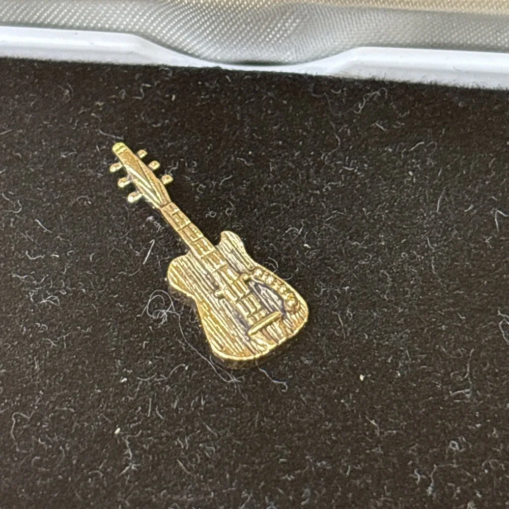 Vintage Gold Tone Electric Guitar Tie Tack Lapel Pin w/ Levy's Nashville